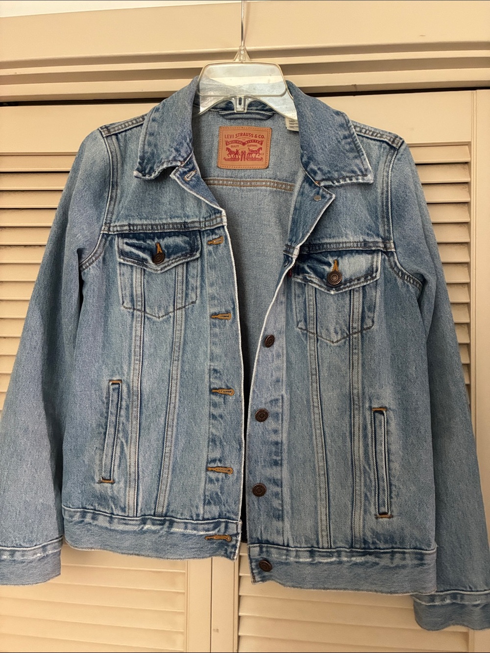 Levi's Women's Light Wash Blue Denim Trucker Jacket